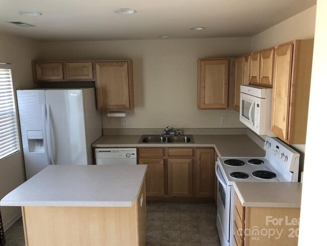 Foto del edificio - 11138 Derryrush Ave