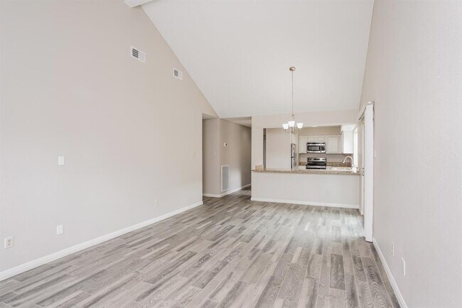 Foto del edificio - 8818 Kalewood Dr