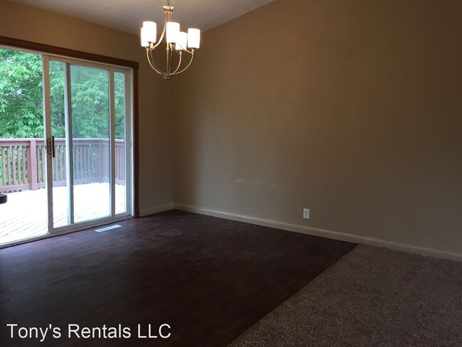 Building Photo - 3 br, 2 bath House - 105 Duesenberg Street