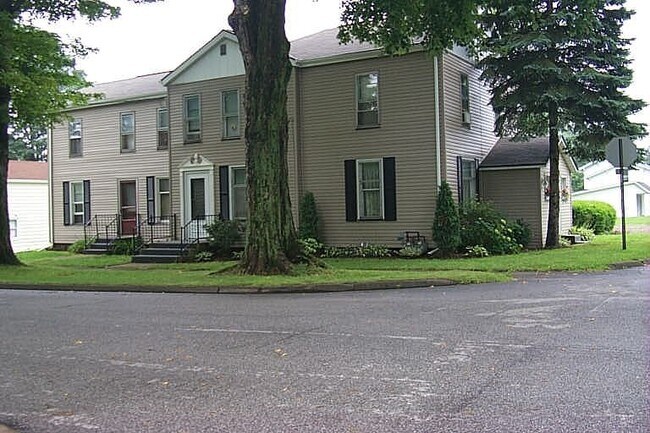 Building Photo - 530 Cherry St