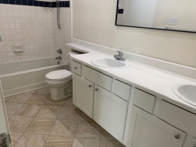 Building Photo - 1201 Glen Cove Parkway Unit 907
