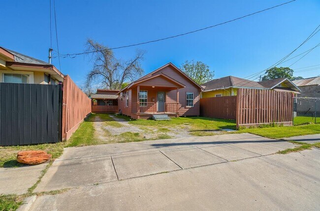 Building Photo - 6631 Avenue S
