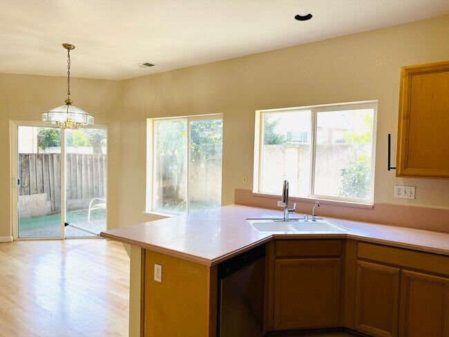 Foto del edificio - 3729 Seine Ct