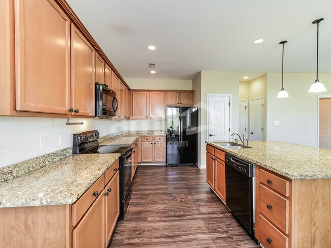 Building Photo - 113 Tannin Way