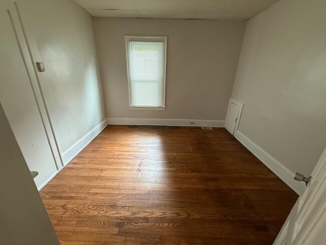 Building Photo - 103 Malcolm St