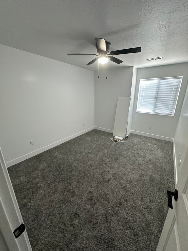 Building Photo - 881 S 25 E