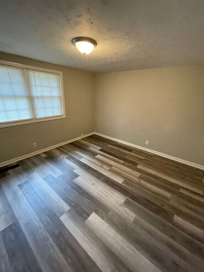 Foto del edificio - 2 Bedroom/1 Bathroom Carrollton Apartment