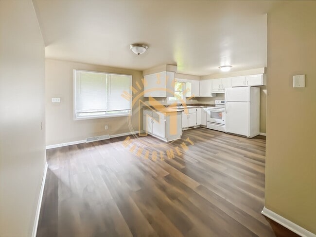 Building Photo - CENTRAL AIR! 2 Bed 1 Bath Ranch Duplex