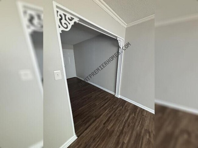 Building Photo - 217 N Bailey Blvd