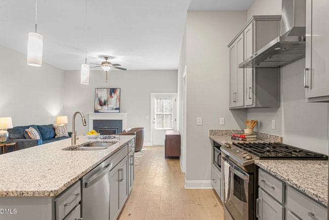 Building Photo - Four bedroom, 2.5 bath townhome in Burlington