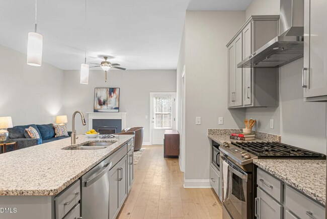 Foto del edificio - Four bedroom, 2.5 bath townhome in Burlington