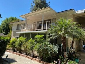Building Photo - 547 Via Estrada