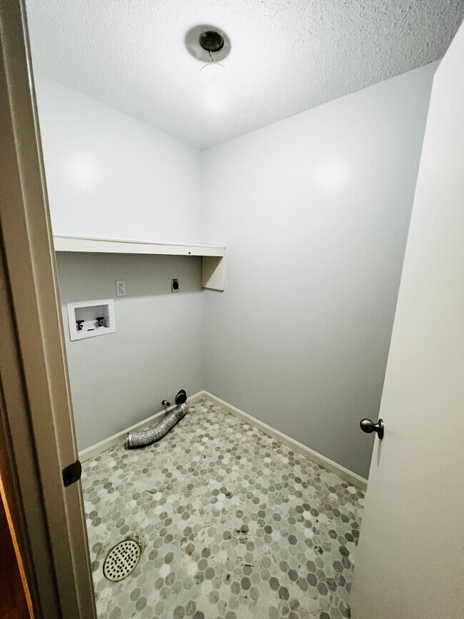 Foto del edificio - 1320 E 25th Terrace