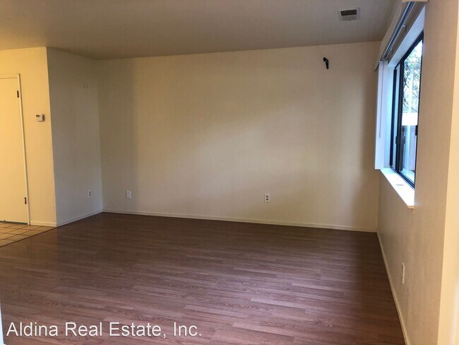 Building Photo - 3 br, 2.5 bath House - 121 Terry Loop
