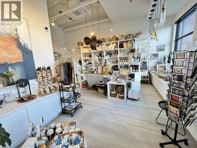 Photo du bâtiment - 2180 Kelly Ave