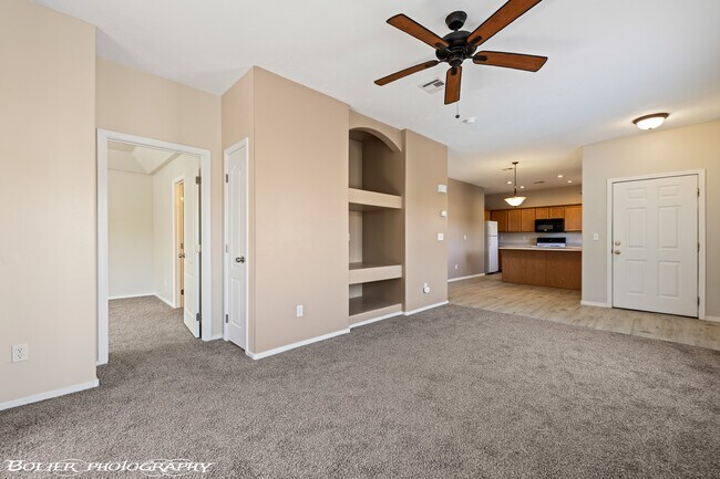 Foto del edificio - 724 Hardy Way