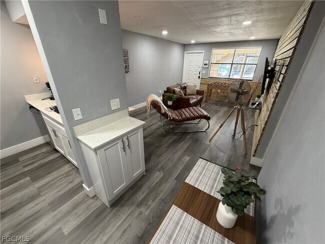 Foto del edificio - 13118 Feather Sound Dr