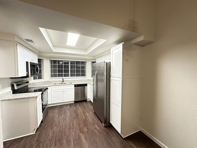 Building Photo - 3 Bedroom Single Family Home in Phoenix