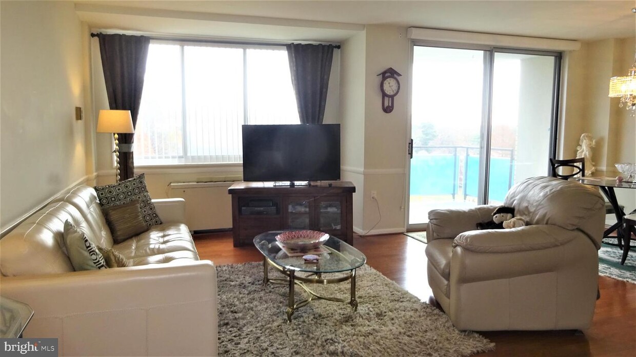 Primary Photo - 10401 Grosvenor Pl