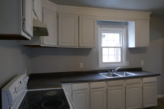 Foto del edificio - 800 Herrington Rd