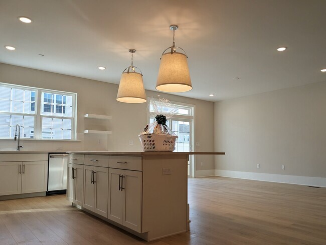 Building Photo - 3703 Jordan Dr