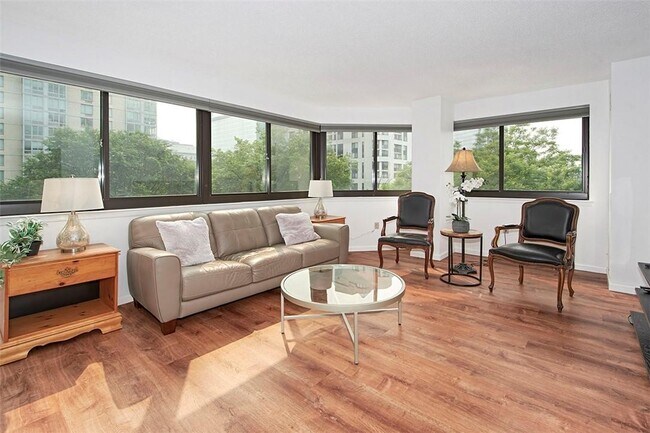 Foto del edificio - 5 Barker Ave