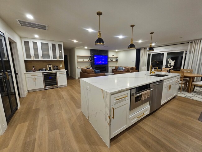 Foto del edificio - 4805 Alta Oaks Ln