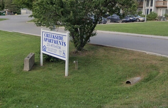 Building Photo - 3796 S Ravenna Rd