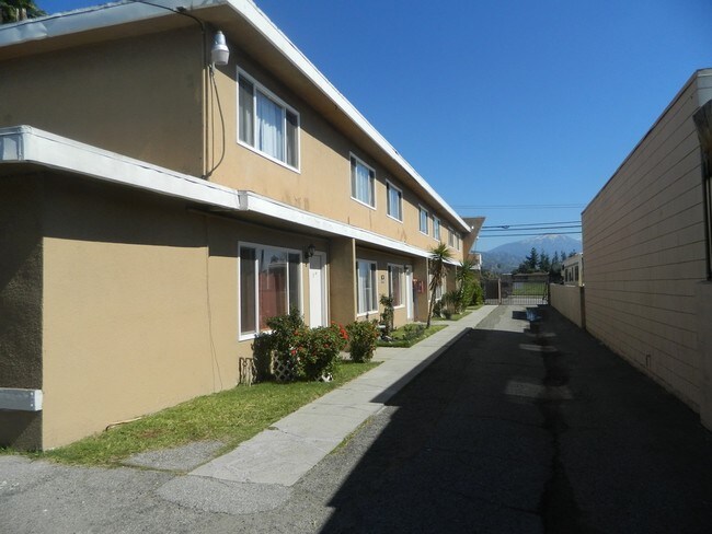 Golden del sur de la vista - 2312-2336 N Golden Ave