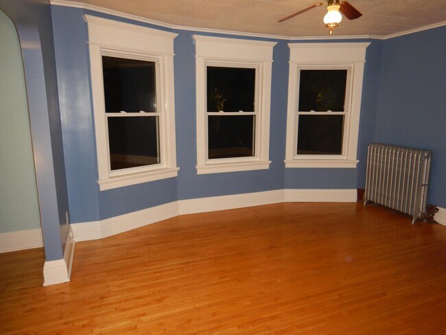 Dining room - 898 Burr St