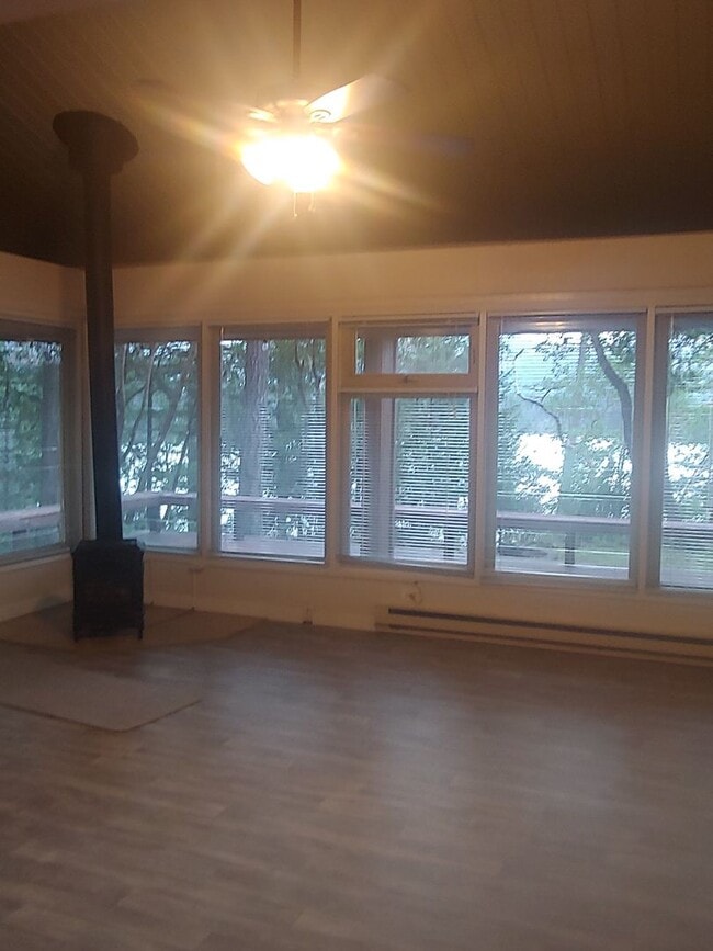 Foto del edificio - Must See!!! Lake view! 2 Bedroom Rental!