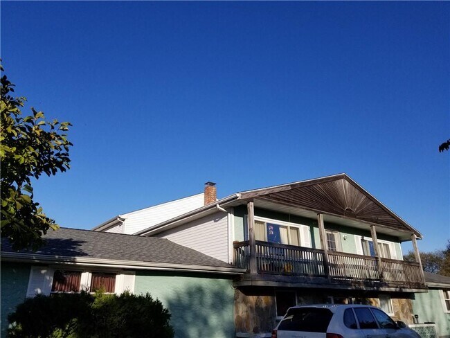Building Photo - 252 Oliphant Ln