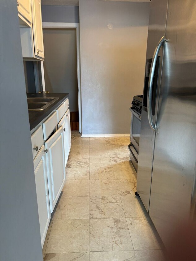 Primary Photo - Euclid Townhouse