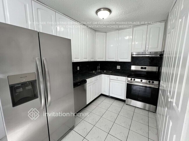 Foto del edificio - 621 NE Helicon Ln