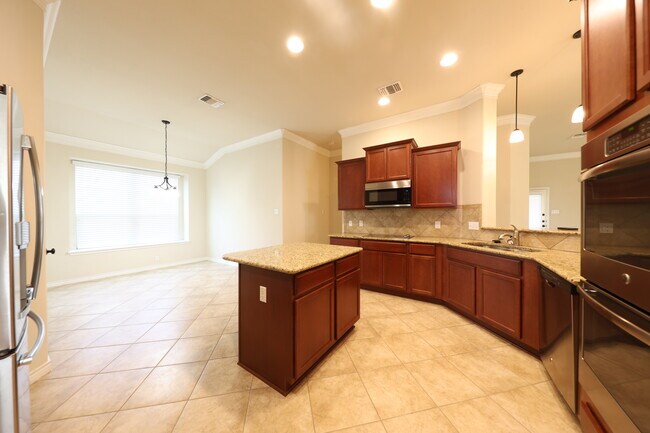 Building Photo - 818 Valentino Dr