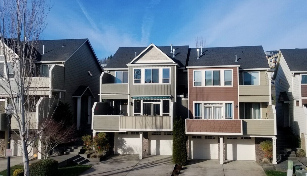 Camas Schools! Stunning Custom Home! 3 Be... - Camas Schools! Stunning Custom Home!  3 Be...