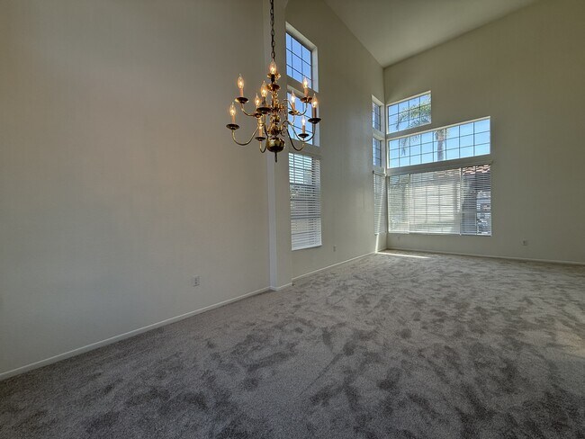 Foto del edificio - 593 Parkside Dr