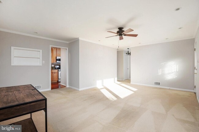 Building Photo - 6406 Hillview Ave