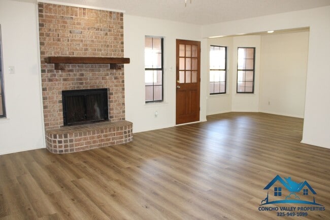 Building Photo - 1706 Kansas Ave