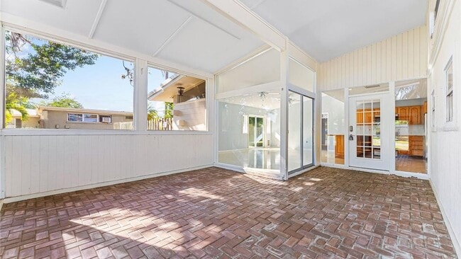 Building Photo - 6912 Alderwood Dr
