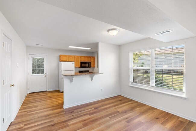 Building Photo - 5013-5015 Betty Jean Way