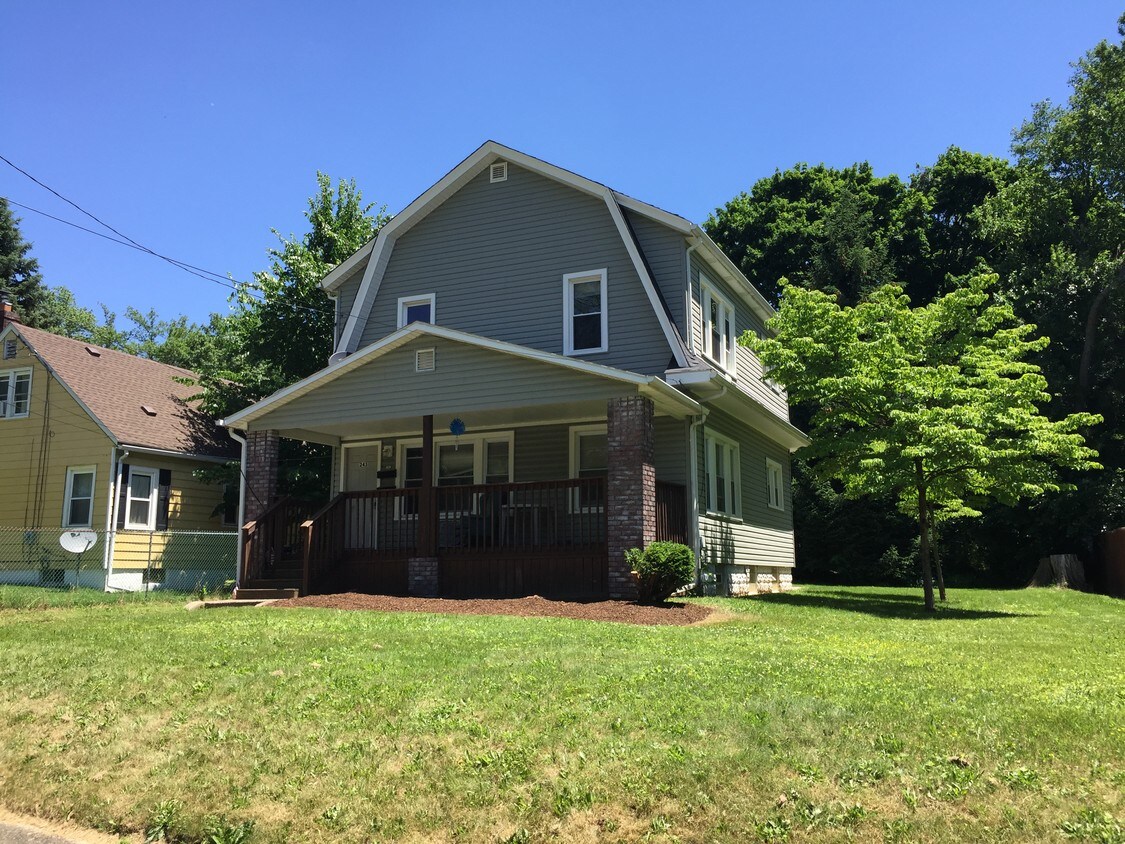 243 Watson St Unit A (Down), Akron, OH 44305 Apartment for Rent in