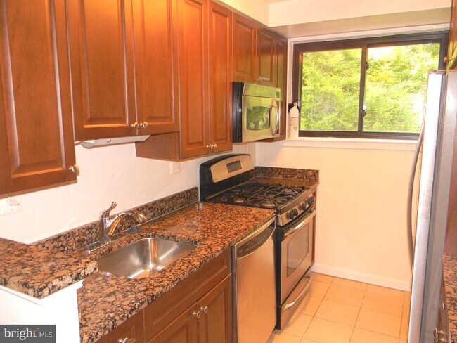 Foto del edificio - 2725 39th St NW