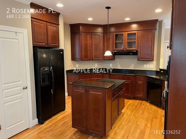 Building Photo - 2 Rosemeade Pl