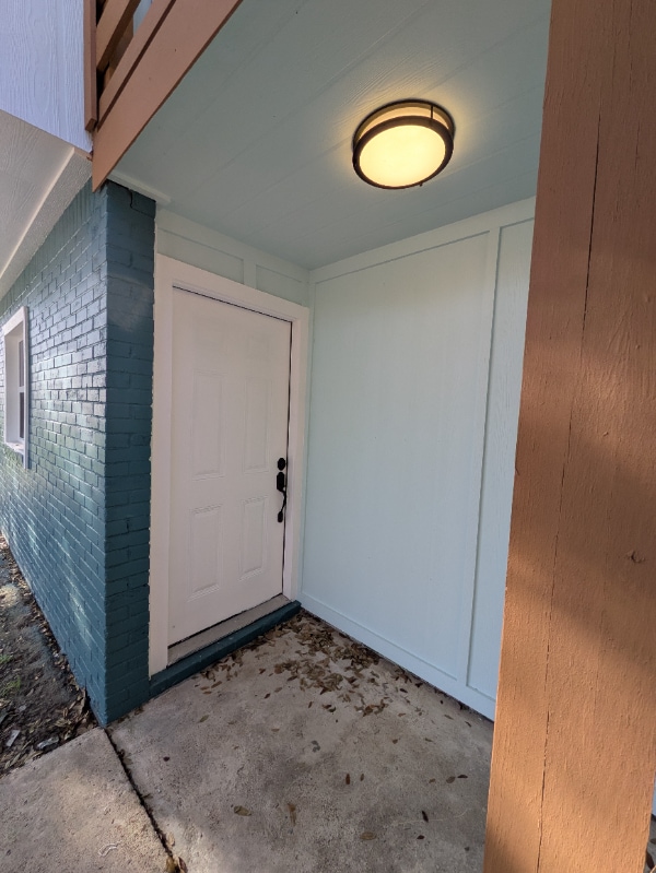 Building Photo - 1609 Dugat Rd