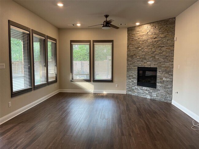 Building Photo - 4245 Grand Oaks Wind