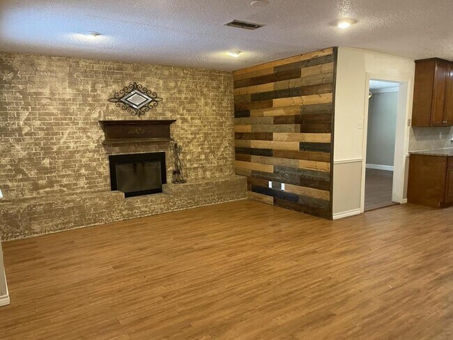 Foto del edificio - 1206 Phyllis Dr