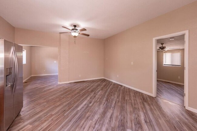 Foto del edificio - 2 Bed Home walking distance to College and...