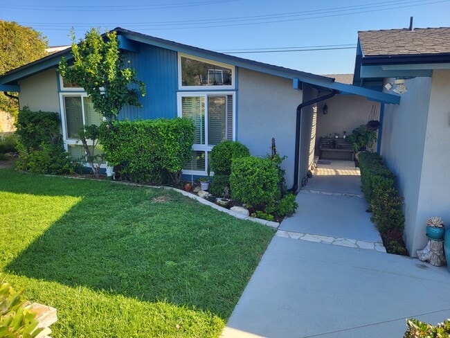 Building Photo - 5027 Elmdale Dr