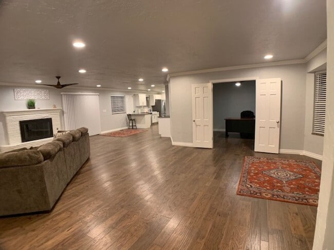 Building Photo - 3 Bed Home OKC - Move in Deposit-Free! (If Qualified)